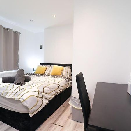 Den Accommodation & Short Lets Greenwich London - 3 Bed House المظهر الخارجي الصورة