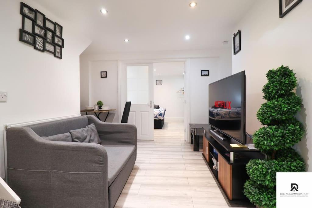 Den Accommodation & Short Lets Greenwich London - 3 Bed House المظهر الخارجي الصورة