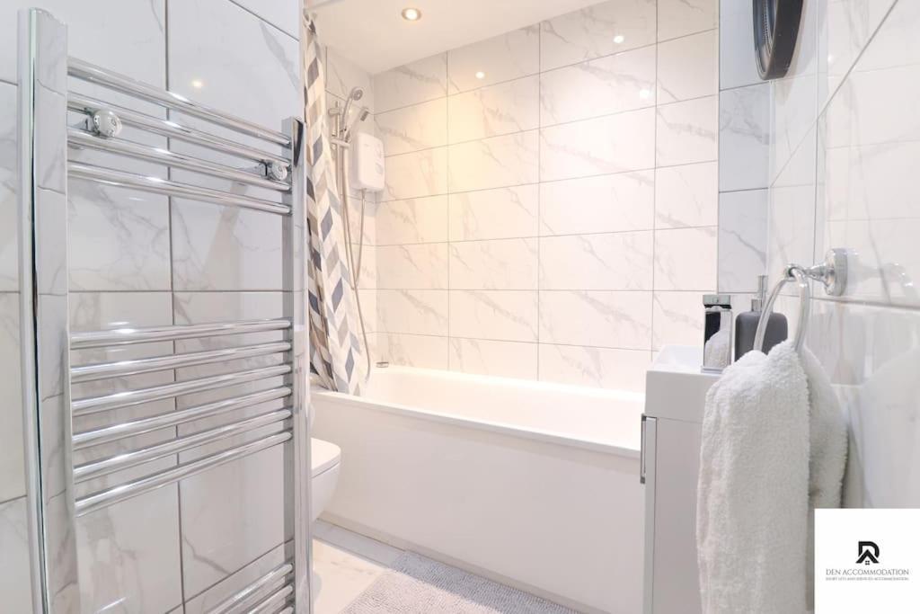 Den Accommodation & Short Lets Greenwich London - 3 Bed House المظهر الخارجي الصورة