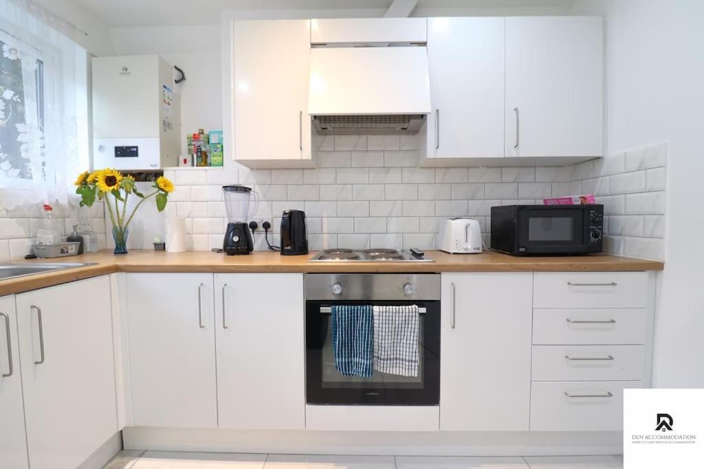 Den Accommodation & Short Lets Greenwich London - 3 Bed House المظهر الخارجي الصورة