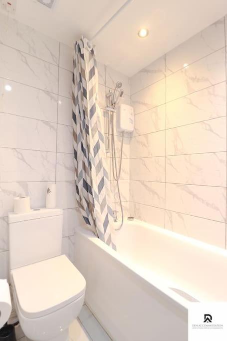 Den Accommodation & Short Lets Greenwich London - 3 Bed House المظهر الخارجي الصورة