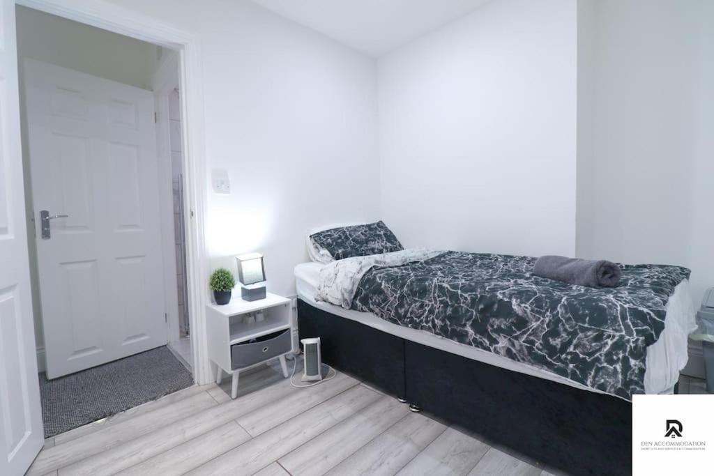 Den Accommodation & Short Lets Greenwich London - 3 Bed House المظهر الخارجي الصورة