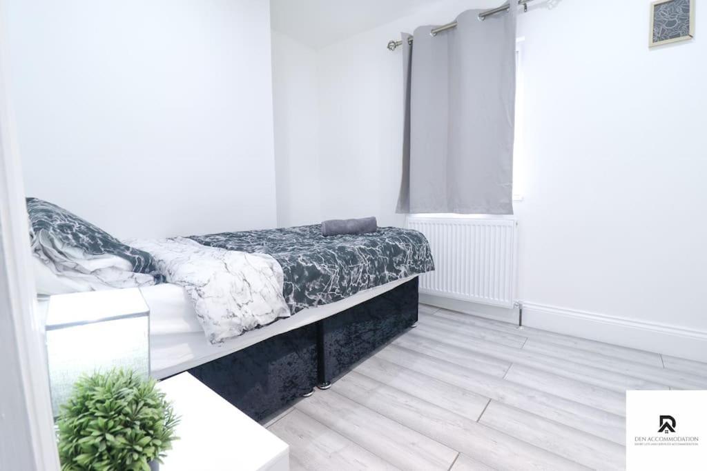 Den Accommodation & Short Lets Greenwich London - 3 Bed House المظهر الخارجي الصورة