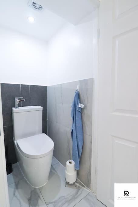 Den Accommodation & Short Lets Greenwich London - 3 Bed House المظهر الخارجي الصورة
