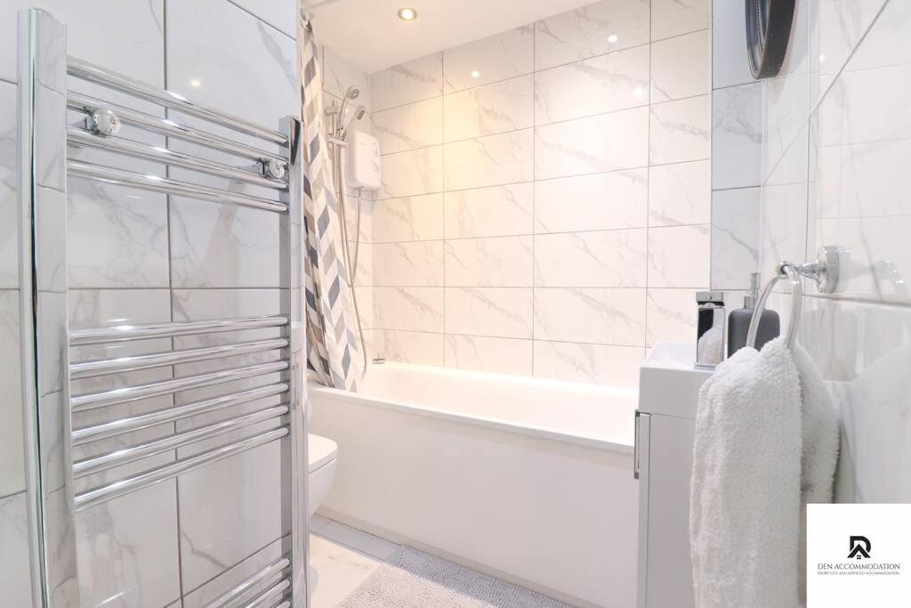 Den Accommodation & Short Lets Greenwich London - 3 Bed House المظهر الخارجي الصورة