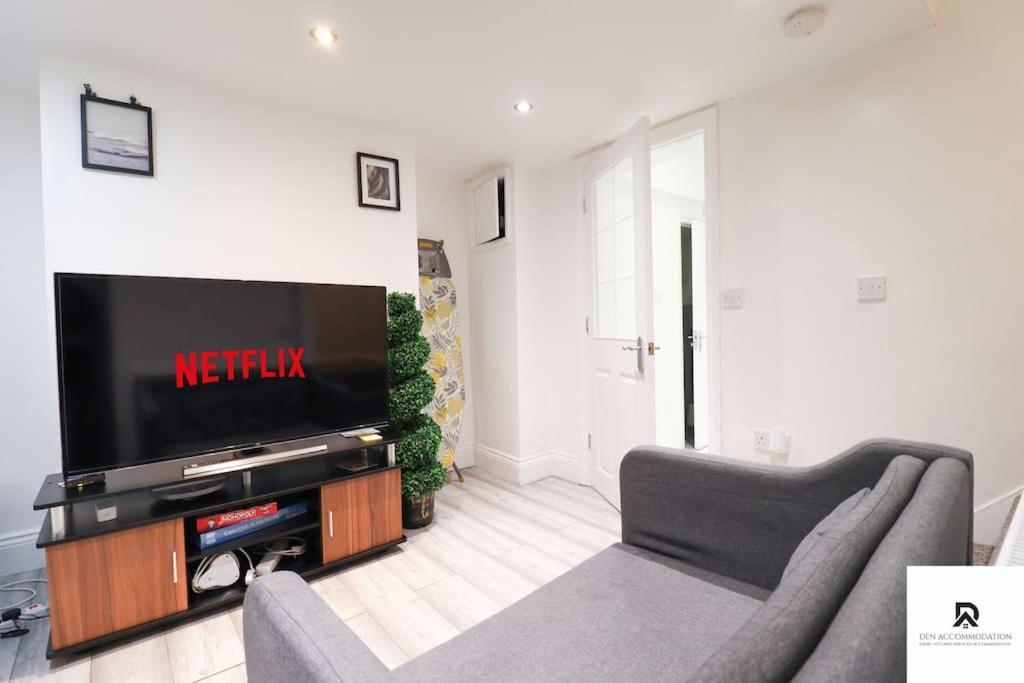 Den Accommodation & Short Lets Greenwich London - 3 Bed House المظهر الخارجي الصورة