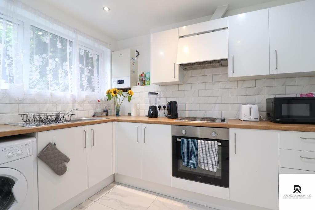 Den Accommodation & Short Lets Greenwich London - 3 Bed House المظهر الخارجي الصورة
