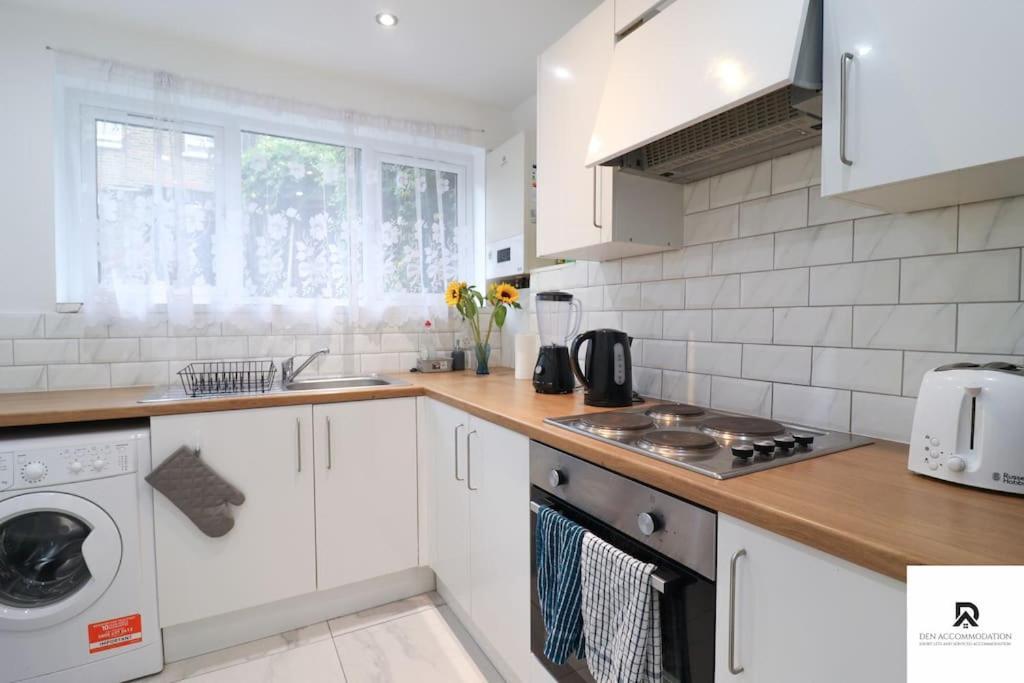 Den Accommodation & Short Lets Greenwich London - 3 Bed House المظهر الخارجي الصورة
