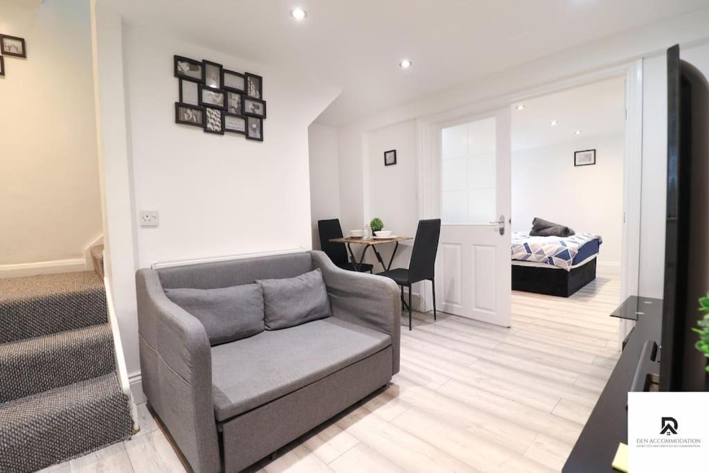 Den Accommodation & Short Lets Greenwich London - 3 Bed House المظهر الخارجي الصورة