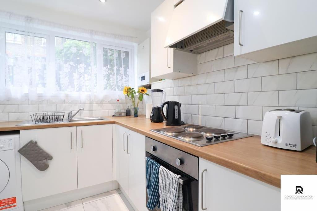 Den Accommodation & Short Lets Greenwich London - 3 Bed House المظهر الخارجي الصورة