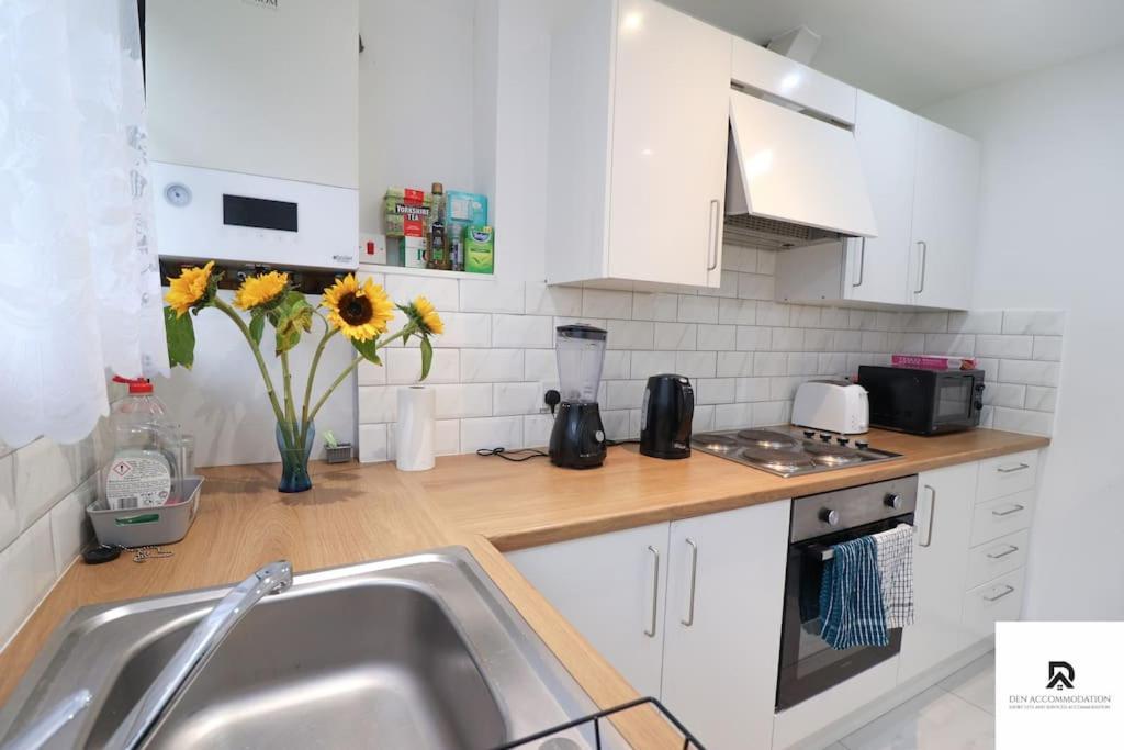 Den Accommodation & Short Lets Greenwich London - 3 Bed House المظهر الخارجي الصورة